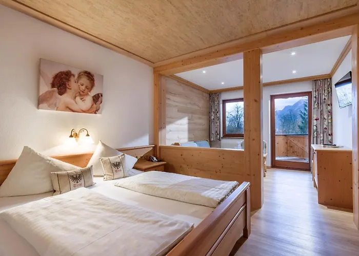 ホテル Felsenkeller 3*