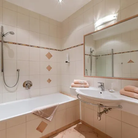 Felsenkeller Hotel 3*
